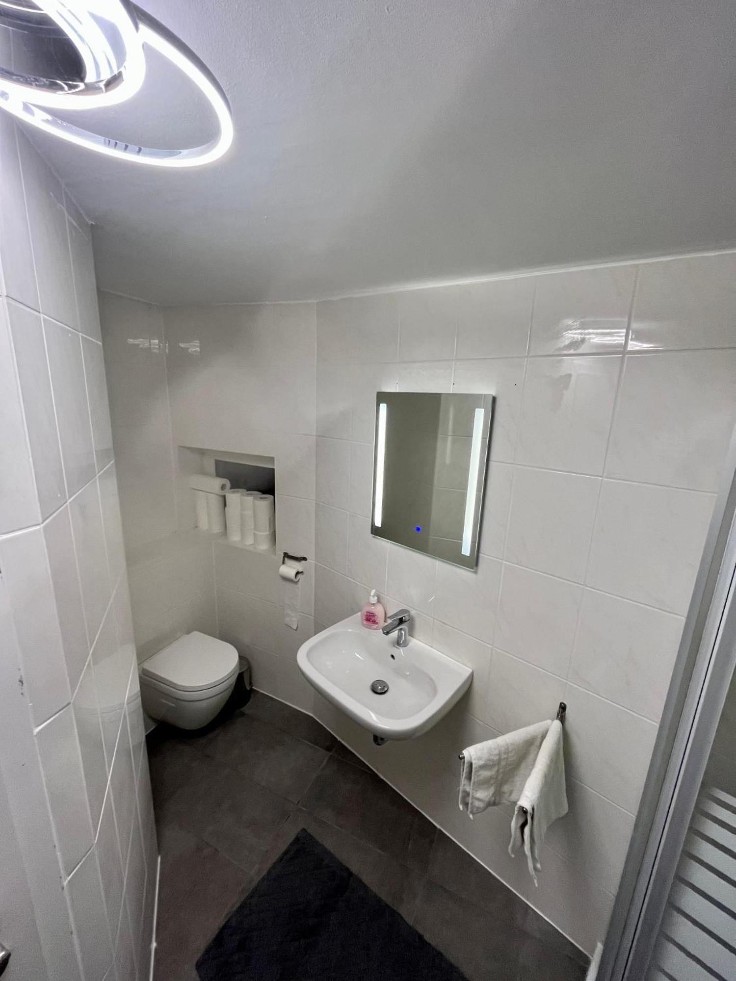 Apartamento Gemuetliches Ferienhaeuschen Neumünster Exterior foto